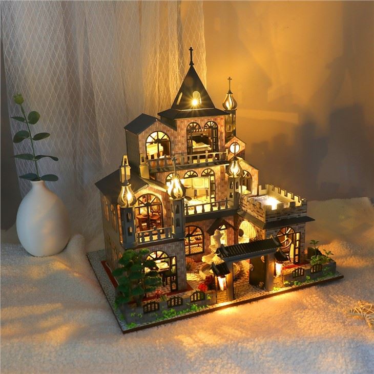 Castle Dollhouse Accessories